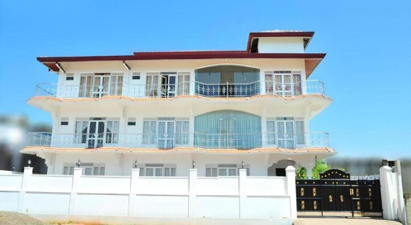 Hotel Glee Trincomalee Kültér fotó